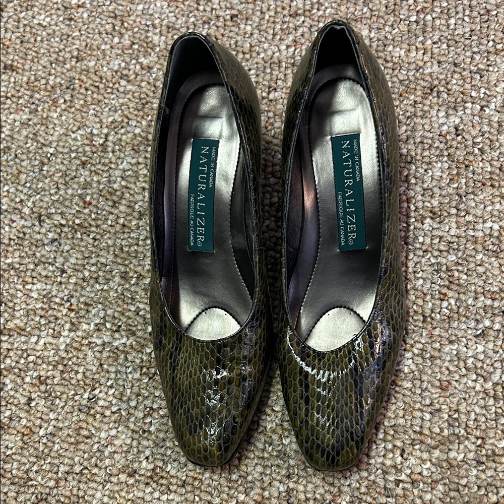 Naturalizer Olive Snake-Print Pump